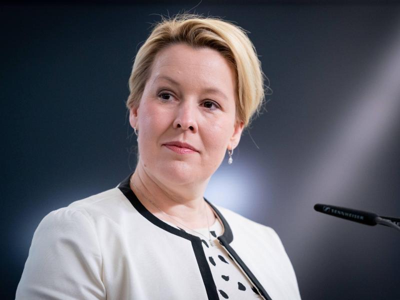 Familienministerin Franziska Giffey (SPD) äußert sich zu Kindesmissbrauch. Foto: Kay Nietfeld/dpa