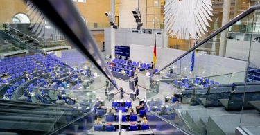 Der Deutsche Bundestag hat derzeit die Rekordgröße von 709 Abgeordneten. Foto: Christoph Soeder/dpa