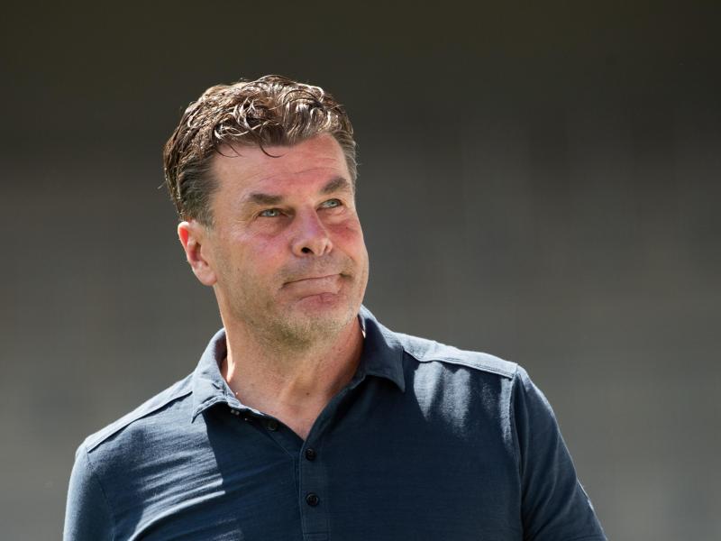 Dieter Hecking wird nicht mehr HSV-Trainer sein. Foto: Tom Weller/dpa