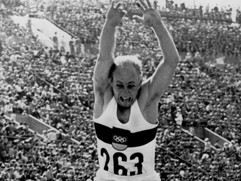 Holte 1964 Olympia-Gold im Zehnkampf: Willi Holdorf. Foto: --/epa/dpa