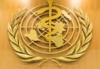Das Logo der Weltgesundheitsorganisation im europäischen Hauptquartier der Vereinten Nationen in Genf. Foto: Peter Klaunzer/KEYSTONE/dpa