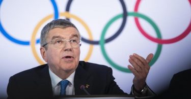 Thomas Bach ist der Präsident des Internationalen Olympischen Komitees (IOC). Foto: Jean-Christophe Bott/KEYSTONE/dpa