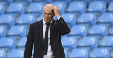 Wird nach dem Aus in der Champions League kritisiert: Real Madrids Trainer Zinedine Zidane. Foto: Peter Powell/POOL EPA/AP/dpa