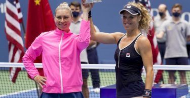 Werden auch bei den French Open im Doppel antreten: Laura Siegemund (r) und Vera Swonarewa feiern den Sieg in New York. Foto: Frank Franklin/AP/dpa