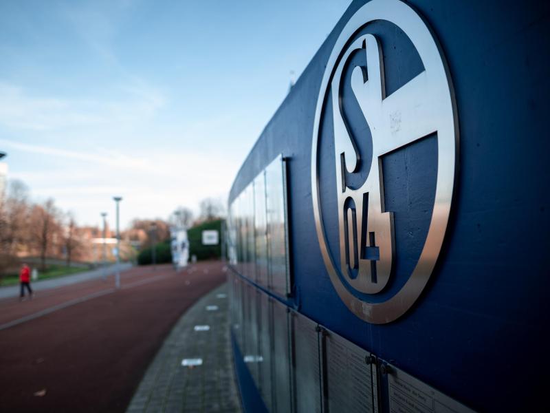 Der Schalke 04 steckt in einer tiefen Krise. Foto: Fabian Strauch/dpa