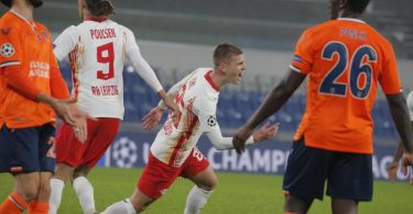 Leipzigs Daniel Olmo (M) feiert den dritten Treffer für seine Mannschaft gegen Basaksehir. Foto: Uncredited/AP/dpa