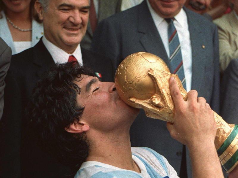 25.11. Fußball-Legende Diego Maradona ist tot. Im Alter von 60 Jahren stirbt die argentinische Ikone nach einem Herzstillstand. Foto: -/dpa