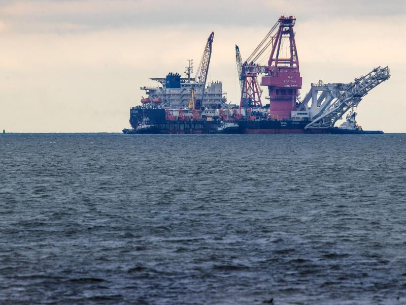 Das russische Rohr-Verlegeschiff 'Fortuna' soll aus den USA mit Sanktionen verhängt werden. Foto: Jens Büttner/dpa-Zentralbild/dpa
