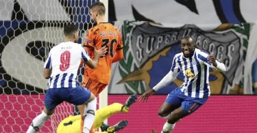 Moussa Marega (r) sorgte mit seinem Tor zum 2:0 für die Vorentscheidung beim Sieg vom FC Porto gegen Juventus Turin. Foto: Luis Vieira/AP/dpa
