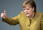 Kanzlerin Angela Merkel sucht das Gespräch über die Corona-Pandemie mit Kommunalpolitikern in Bayern. Foto: Bernd von Jutrczenka/dpa