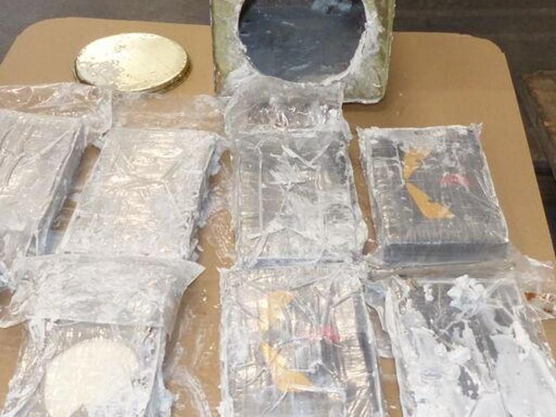Mehr als 16 Tonnen Kokain hat der Zoll am 12. Februar unter Blechdosen mit Spachtelmasse gefunden. Foto: -/Zollfahndungsamt Hamburg/dpa