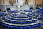 Der Sportausschuss des Bundestages präsentierte die 103 Seiten starke 'Nationale Strategie Sportgroßveranstaltungen'. Foto: Michael Kappeler/dpa