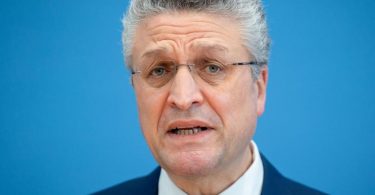 RKI-Präsident Lothar Wieler sieht kaum eine Alternative zum Lockdown in Deutschland. Foto: Kay Nietfeld/dpa