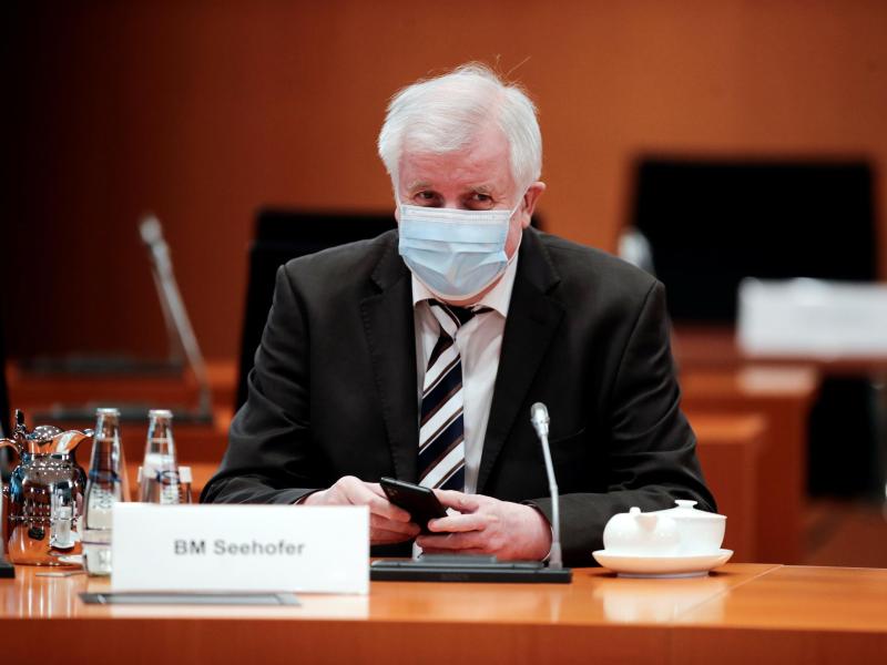 «Ich lasse mich nicht bevormunden»: Horst Seehofer. Foto: Hannibal Hanschke/Reuters/Pool/dpa
