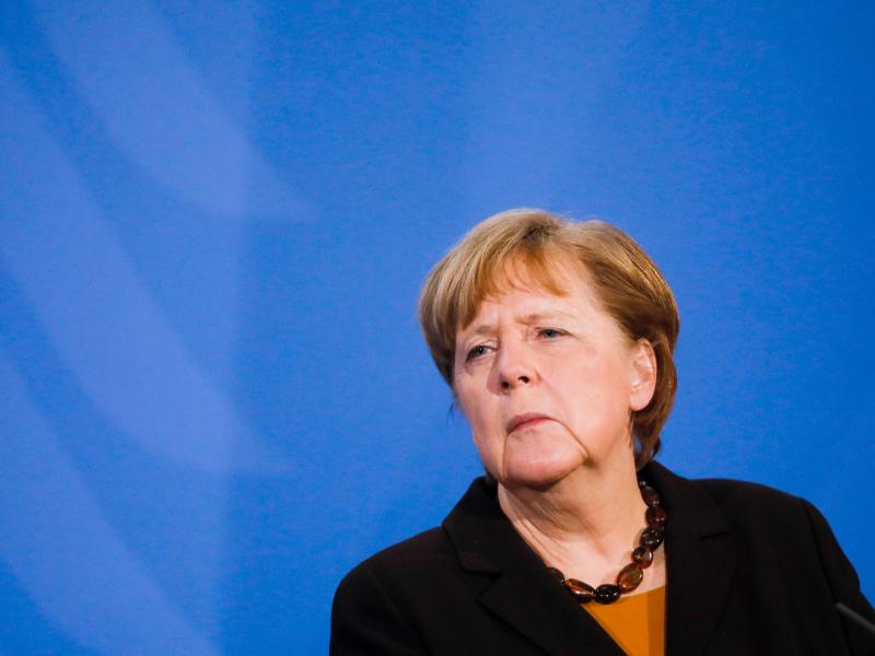 Laut «Bild»-Zeitung denkt auch Kanzlerin Merkel über eine Änderung des Infektionsschutzgesetzes nach. Foto: Markus Schreiber/AP POOL/dpa