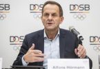 Alfons Hörmann, Präsident des Deutschen Olympischen Sportbundes, spricht in der DOSB-Zentrale bei einer Pressekonferenz. Foto: Frank Rumpenhorst/dpa