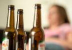 Im Corona-Jahr 2020 haben Menschen in Deutschland laut Suchtbericht der DHS deutlich mehr Alkohol als im europäischen Durchschnitt konsumiert. Foto: picture alliance / Alexander Heinl/dpa