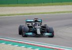 Rekordweltmeister Lewis Hamilton startet beim Formel-1-Rennen in Imola von der Pole Position. Foto: Hasan Bratic/dpa