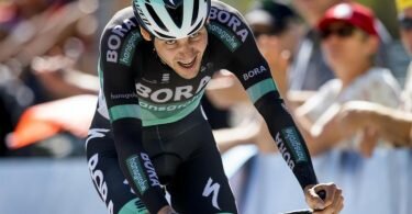 Emanuel Buchmann vom Team Bora-hansgrohe geht optimistisch und mit Vorfreude in die dreiwöchige Rundfahrt. Foto: Jean-Christophe Bott/KEYSTONE/dpa