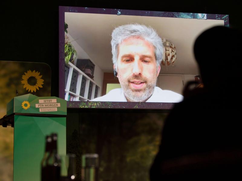 Boris Palmer ist beim Online-Parteitag seines Landesverbands per Video zugeschaltet. Foto: Marijan Murat/dpa
