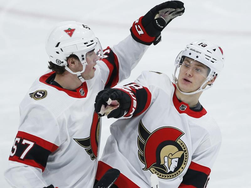 Tim Stützle (r) traf dreifach für die Ottawa Senators. Foto: John Woods/The Canadian Press/AP/dpa