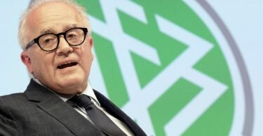 DFB-Präsident Fritz&nbsp;Keller hat seine Bereitschaft zum Rücktritt erklärt. Foto: Boris Roessler/dpa