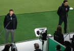 Dortmunds Trainer Edin Terzic (r) und Leipzigs Trainer Julian Nagelsmann geben vor dem Anpfiff des DFB-Pokalfinals TV-Interviews. Foto: Maja Hitij/Getty-Pool/dpa