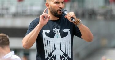 Attila Hildmann ist nicht nur ein bekannter Gegner der Corona-Maßnahmen, sondern äußert sich auch immer wieder radikal und antisemitisch. Foto: Christophe Gateau/dpa