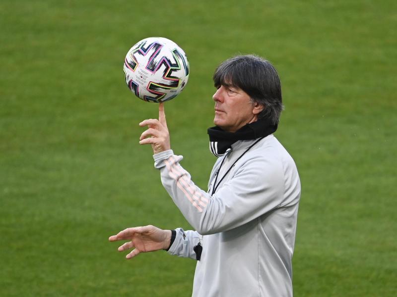 Wen nimmt Bundestrainer Joachim Löw mit zur EM?. Foto: Federico Gambarini/dpa