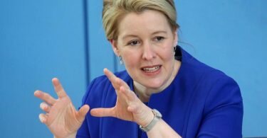 Bundesfamilienministerin Franziska Giffey sieht im «Schützen, Testen, Impfen» die notwendigen Instrumente für eine Rückkehr der Kinder in die Normalität. Foto: Wolfgang Kumm/dpa