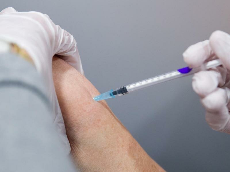 In Bayern dürfen Haus- und Fachärzte nun unabhängig von der Impfreihenfolge gegen das Coronavirus impfen. Foto: Daniel Karmann/dpa