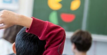 Zwei Drittel der Bundesbürger sind auf jeden Fall oder eher für eine Rückkehr zum Präsenzunterricht. Foto: Sebastian Gollnow/dpa