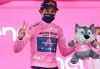 Egan Bernal fährt beim Giro im Rosa Trikot. Foto: Gian Mattia D'alberto/LaPresse via ZUMA Press/dpa