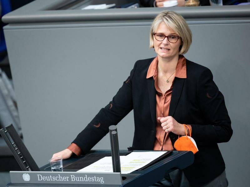 Anja Karliczek will vorerkrankten Kindern bis zum Schuljahresbeginn ein Impfangebot unterbreiten. Foto: Bernd von Jutrczenka/dpa