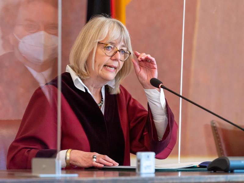 Jutta Förster, vorsitzende Richterin am Bundesfinanzhof, bei der Urteilsverkündung. Foto: Peter Kneffel/dpa