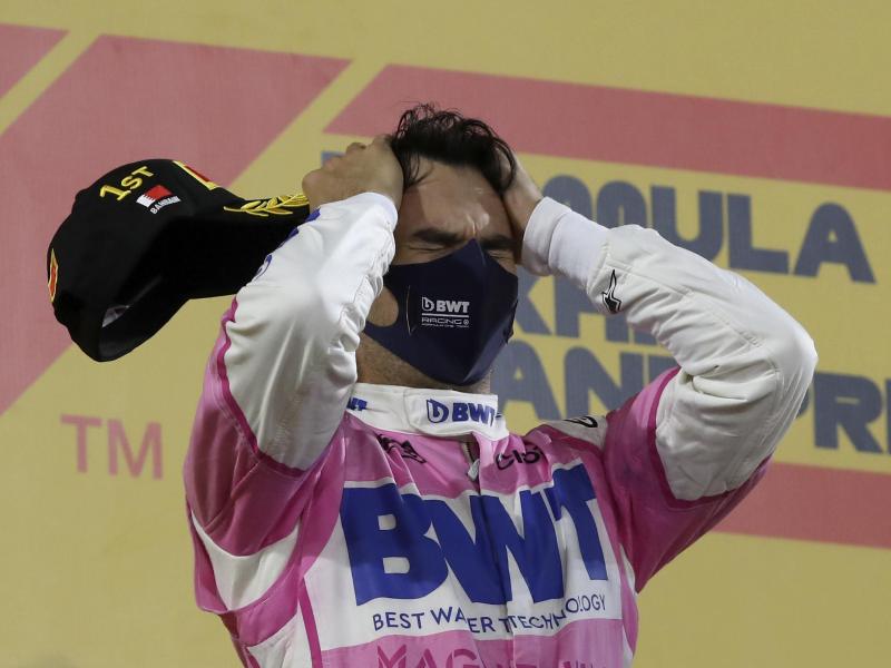 Sergio Perez feiert seinen ersten Grand-Prix-Sieg. Foto: Tolga Bozoglu/Pool EPA/AP/dpa