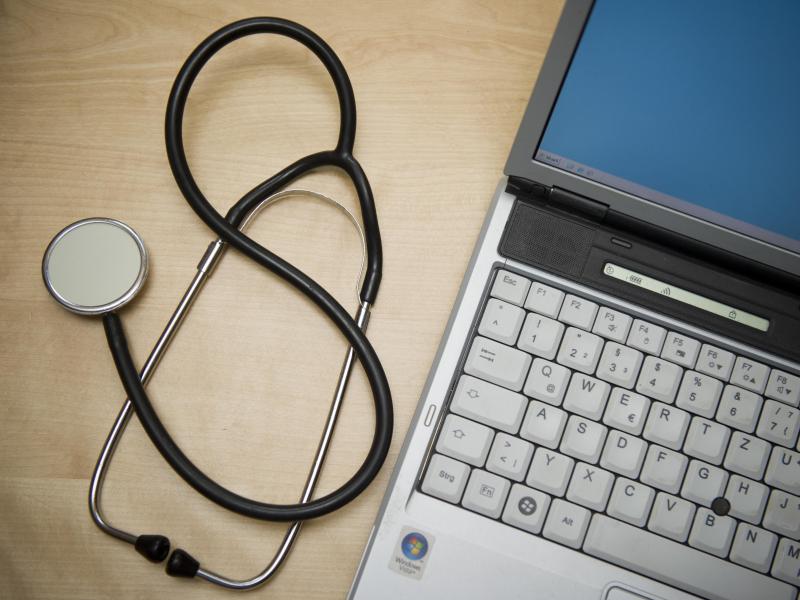 Mit der elektronischen Patientenakte sollen medizinische Unterlagen an einer Stelle digital gebündelt werden. Foto: Patrick Pleul/dpa-Zentralbild/dpa
