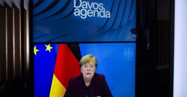 Bundeskanzlerin Angela Merkel spricht während einer Videokonferenz bei der Davos Agenda im Rahmen des Weltwirtschaftsforum. Foto: Salvatore Di Nolfi/KEYSTONE/dpa