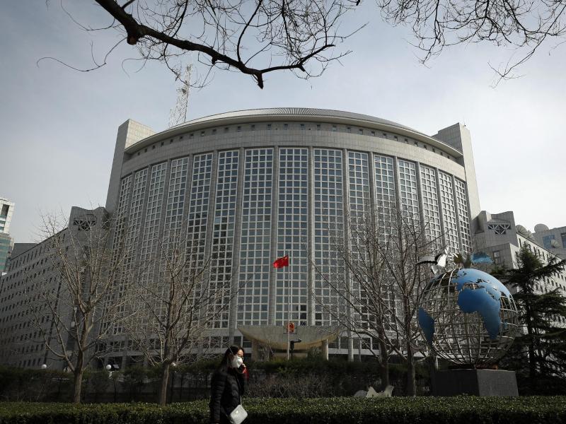 Das Gebäude des Außenministeriums in Peking. Die EU hat zum ersten Mal seit mehr als drei Jahrzehnten wieder Sanktionen gegen China wegen Verletzungen der Menschenrechte verhängt. Foto: Andy Wong/AP/dpa