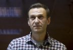 Hatte im August einen Mordanschlag mit dem Nervengift Nowitschok überlebt und war in Deutschland behandelt worden: Alexej Nawalny. Foto: Alexander Zemlianichenko/AP/dpa/Archiv