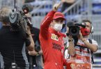 Ferrari-Pilot Charles Leclerc freut sich über die Pole Position in Monaco. Foto: Luca Bruno/AP/dpa