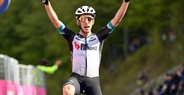 Giro-Etappensieger in Alpe di Mera: Simon Yates. Foto: Massimo Paolone/LaPresse/AP/dpa