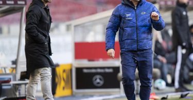 Hertha BSC setzt weiter auf Trainer Pal Dardai (r), Sportdirektor Arne Friedrich soll auch bleiben. Foto: Tom Weller/dpa