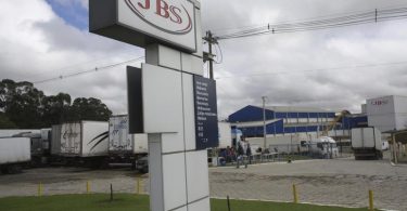 Ein Hackerangriff auf den weltgrößten Fleischkonzern JBS aus Brasilien hat große Teile der Produktion in Nordamerika und Australien lahmgelegt. Foto: Eraldo Peres/AP/dpa