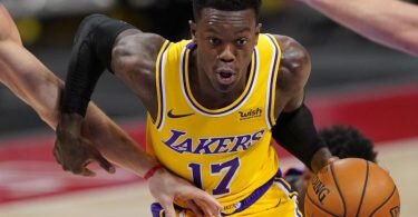 Dennis Schröder von den Los Angeles Lakers wurde von der Basketball-Legende «Magic» Johnson hart kritisiert. Foto: Carlos Osorio/AP/dpa