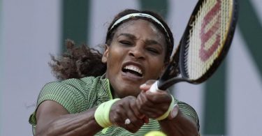 Serena Williams unterlag im Achtelfinale von Paris der Kasachin Jelena Rybakina mit 3:6, 5:7. Foto: Thibault Camus/AP/dpa