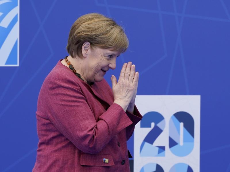 Bundeskanzlerin Angela Merkel (CDU) kommt zu einem Nato-Gipfel ins Nato-Hauptquartier. Foto: Patrick Semansky/Pool AP/dpa
