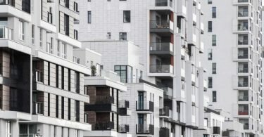 Gut ein Viertel der Haushalte in deutschen Großstädten muss mindestens 40 Prozent des Einkommens für Warmmiete und Nebenkosten aufwenden. Foto: Marcel Kusch/dpa