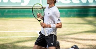 Ugo Humbert hat das Rasenturnier in Halle gewonnen. Foto: Marius Becker/dpa