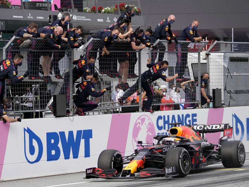 Max Verstappen scheint auf dem Weg zum WM-Titel in der Formel 1 derzeit nicht aufzuhalten zu sein. Foto: Darko Vojinovic/AP/dpa